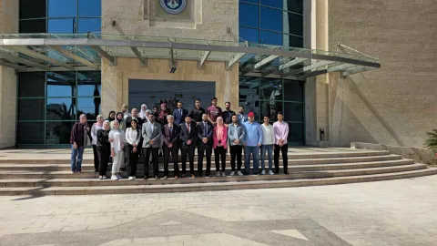 وفد طلابي من الجامعة الهاشمية يزور بورصة عمان ومؤسسات سوق رأس المال الأردني