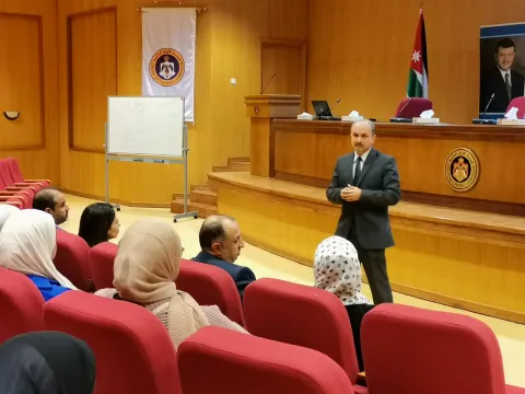 وفداً من الجامعة الأردنية يزور بورصة عمان